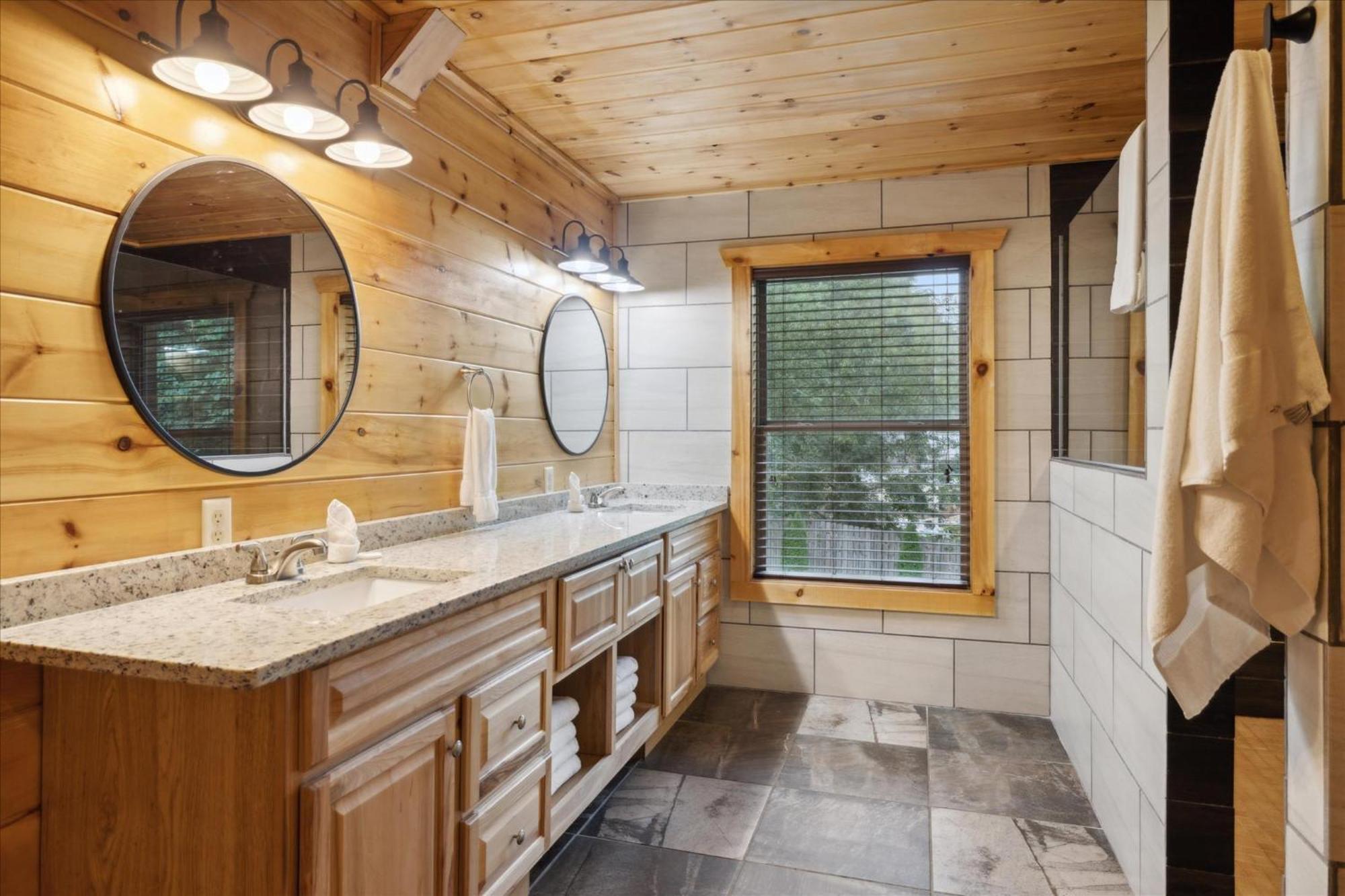 Hot Tub Fire Pit Game Room Theater Easy Access Sleeps 12 - Black Bear Lodge Pigeon Forge Exterior foto